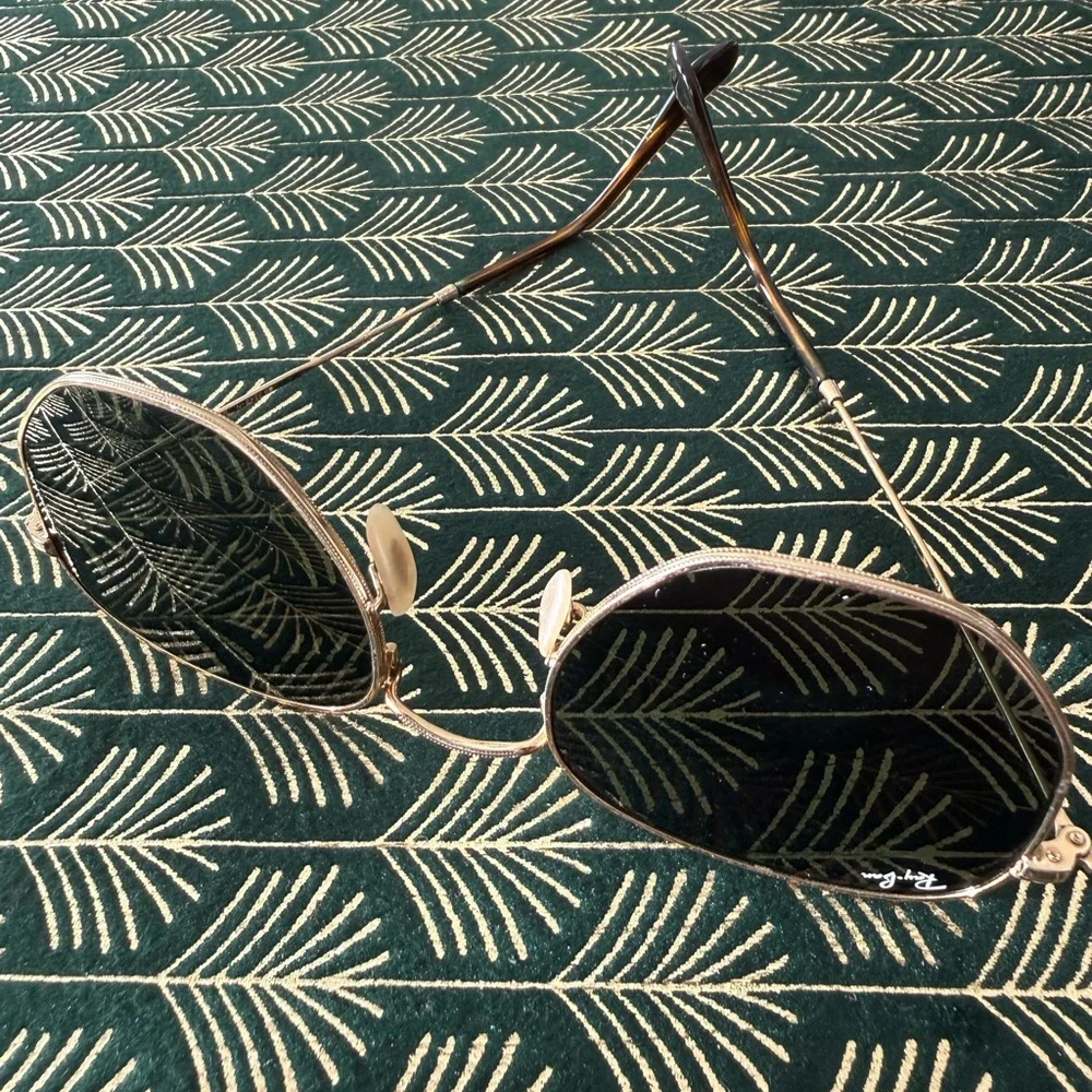 Vintage Rayban Sunglasses Timeless Sleek